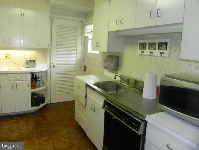 1210 Lake Falls Road Baltimore, MD 21210 - Photo 8 of 26 Kitchen