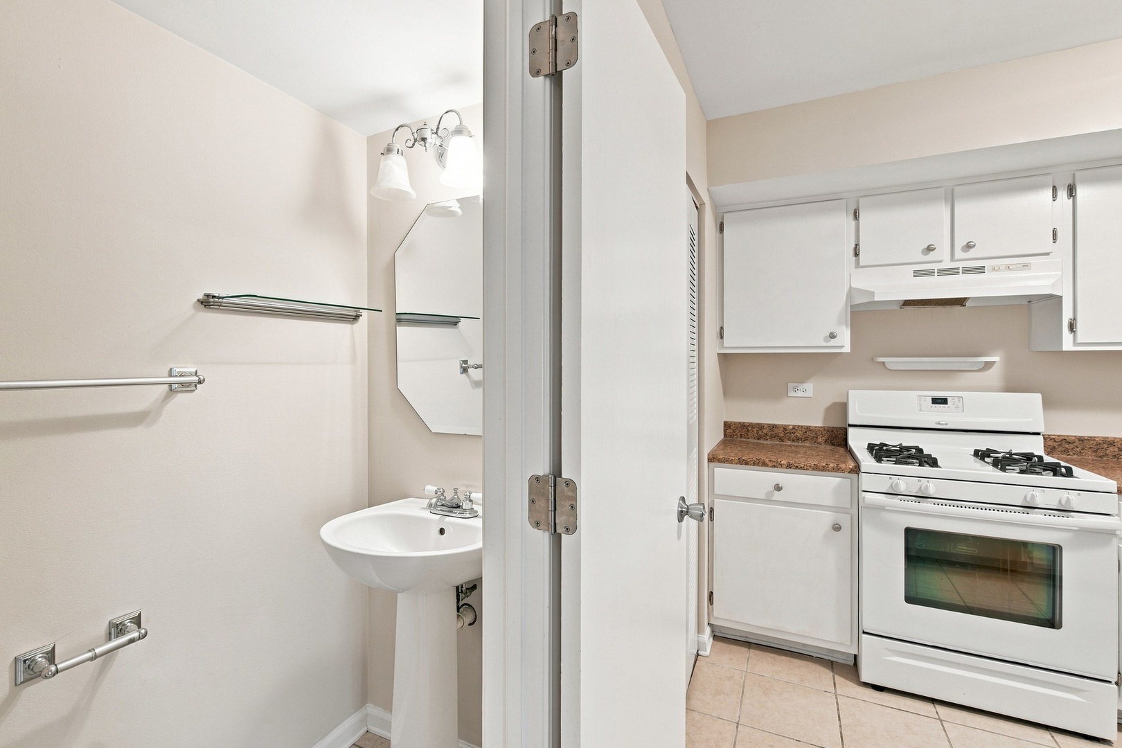 1424 Normantown Road Naperville, IL 60564 - Photo 12 of 23 Gallery Image 12