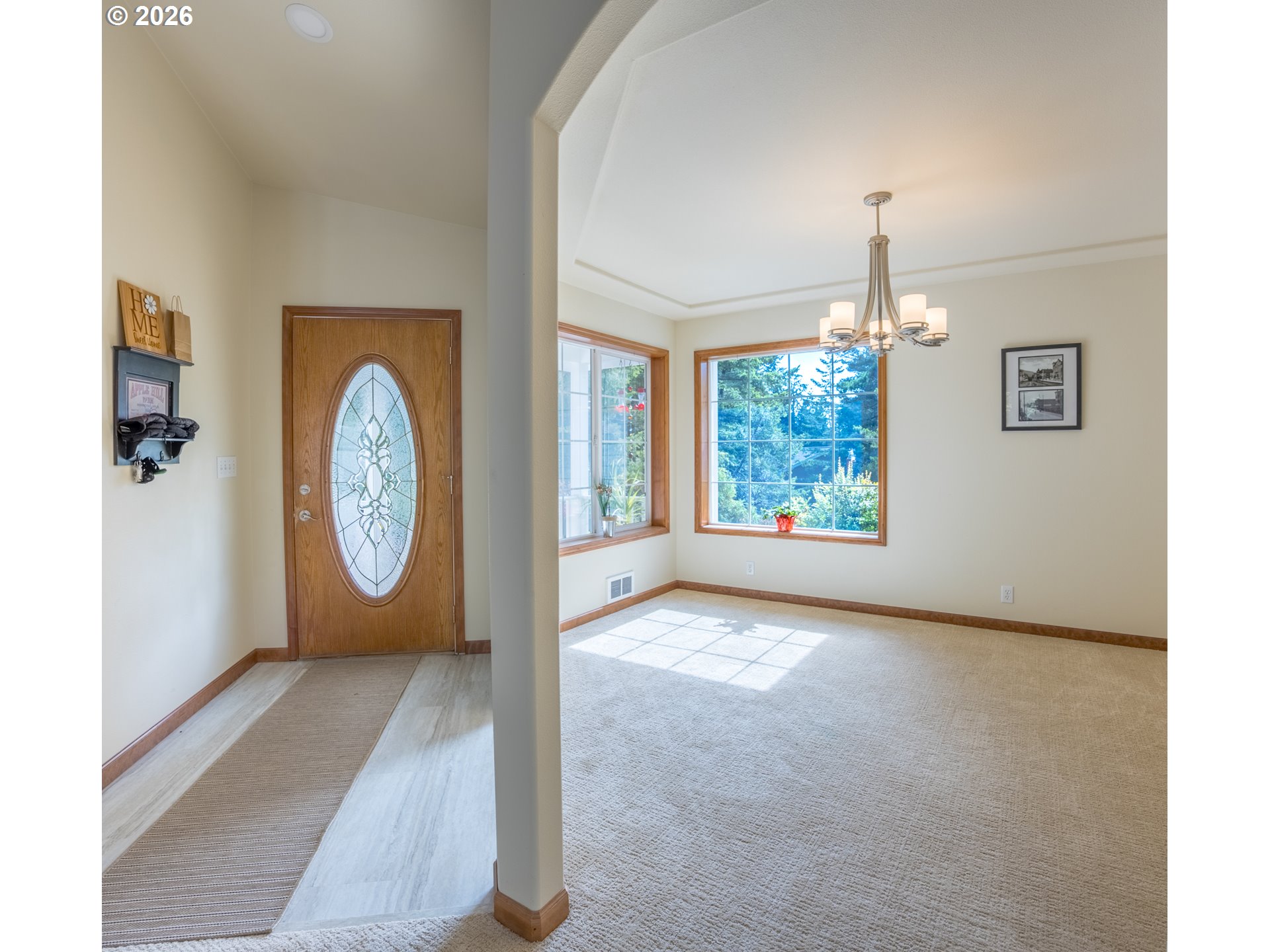 2193 13th Street Florence, OR 97439 - Photo 15 of 48 a view of a hallway with window