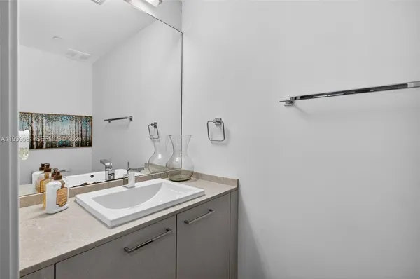 $4,900 | 1010 Brickell Avenue, Unit 2611, Miami, FL 33131