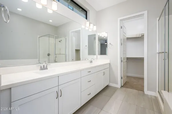 $2,700 | 824 East Monte Way, Phoenix, AZ 85042