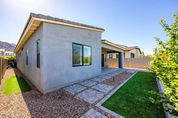 $2,700 | 824 East Monte Way, Phoenix, AZ 85042