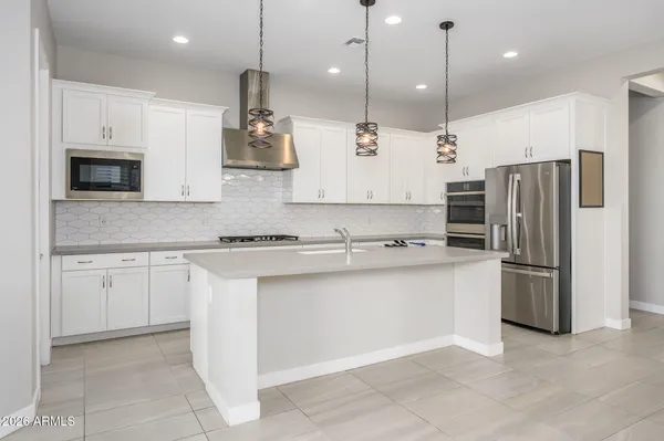 $2,700 | 824 East Monte Way, Phoenix, AZ 85042