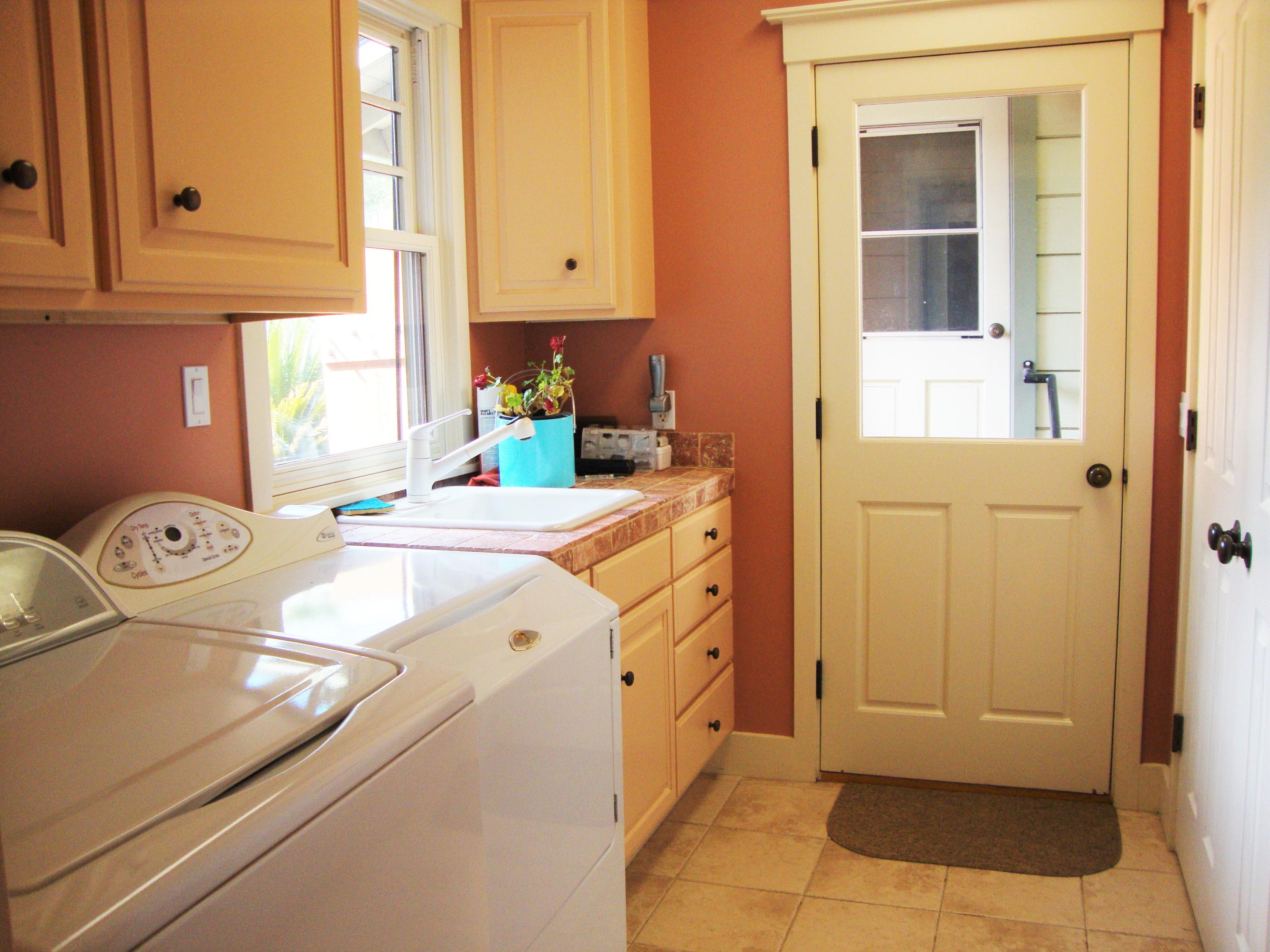 989 Tornoe Road Santa Barbara, CA 93105 - Photo 12 of 25 Laundry/Mud room