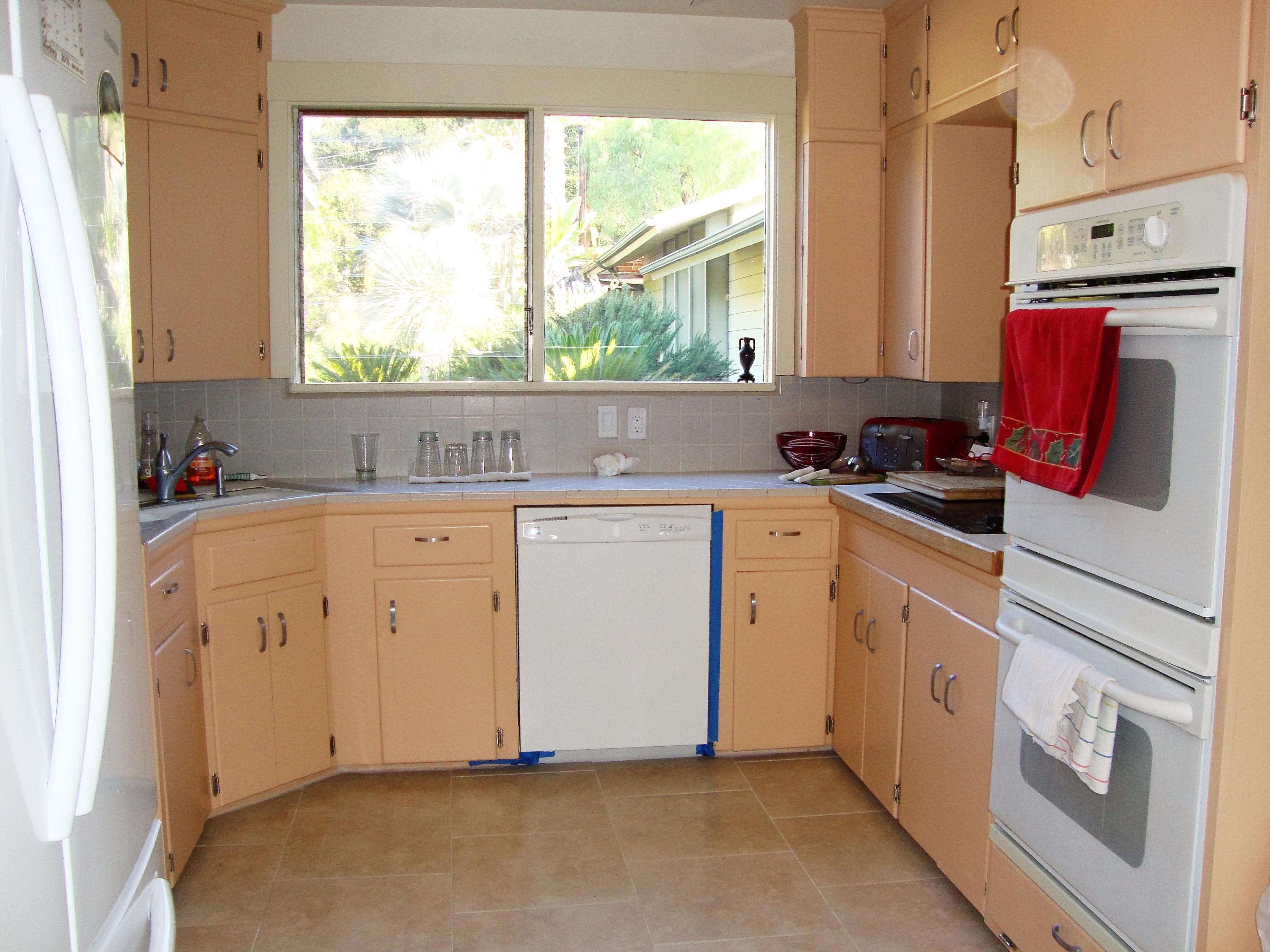 989 Tornoe Road Santa Barbara, CA 93105 - Photo 8 of 25 Kitchen With Butlers Pantry
