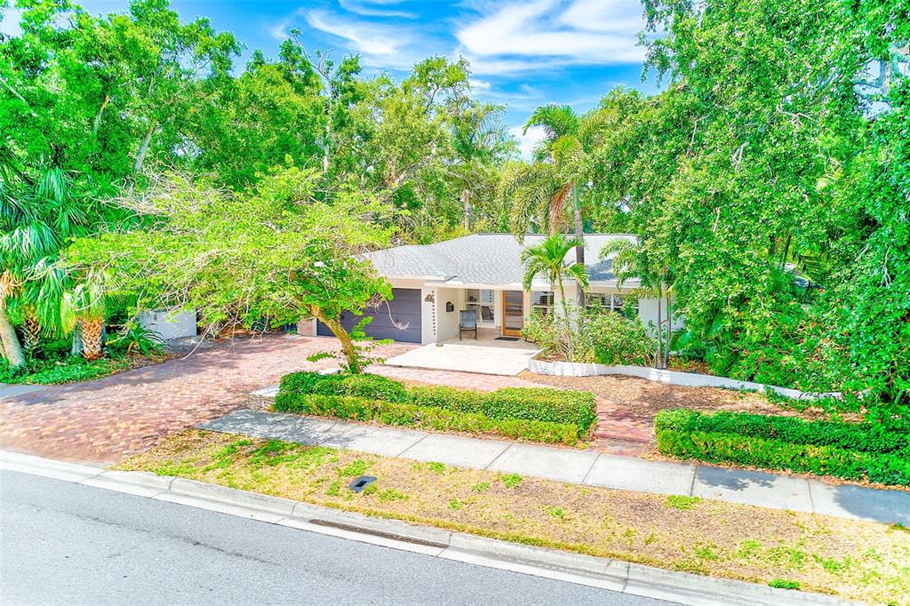 1578 Druid Road South Belleair, FL 33756 - Photo 2 of 55