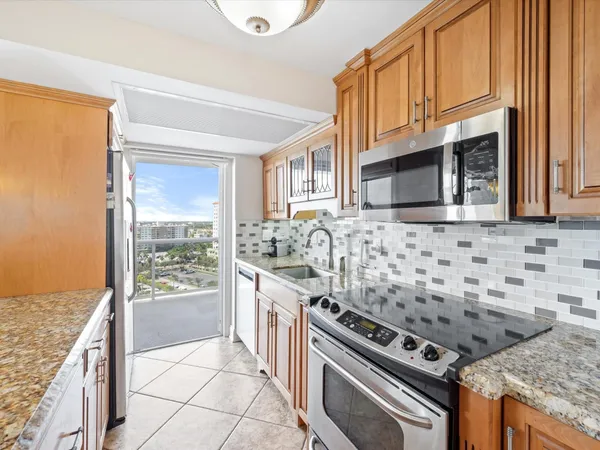 $499,000 | 2841 North Ocean Boulevard, Unit 1407, Fort Lauderdale, FL 33308