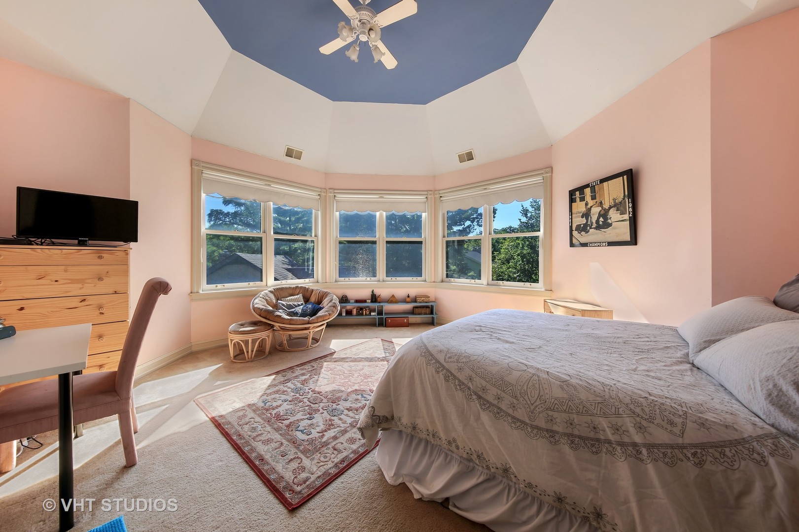 5324 Turvey Court Downers Grove, IL 60515 - Photo 16 of 27 a spacious bedroom with a bed and glass door