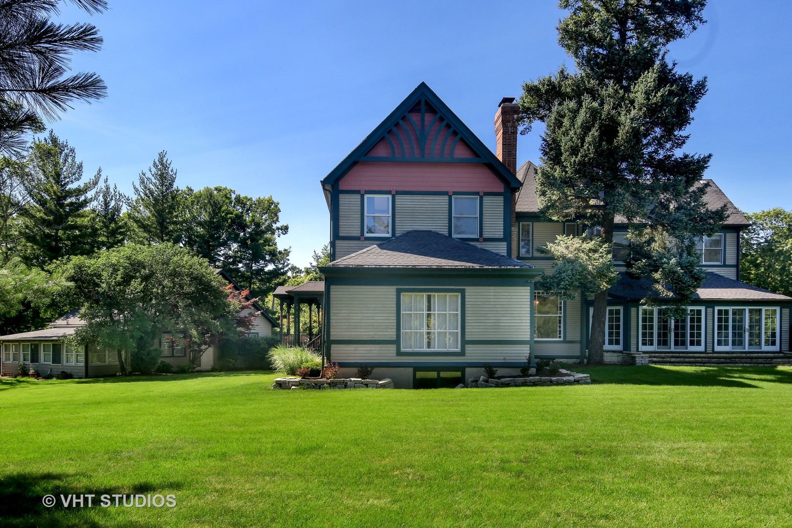 5324 Turvey Court Downers Grove, IL 60515 - Photo 20 of 27 a front view of a house with a garden