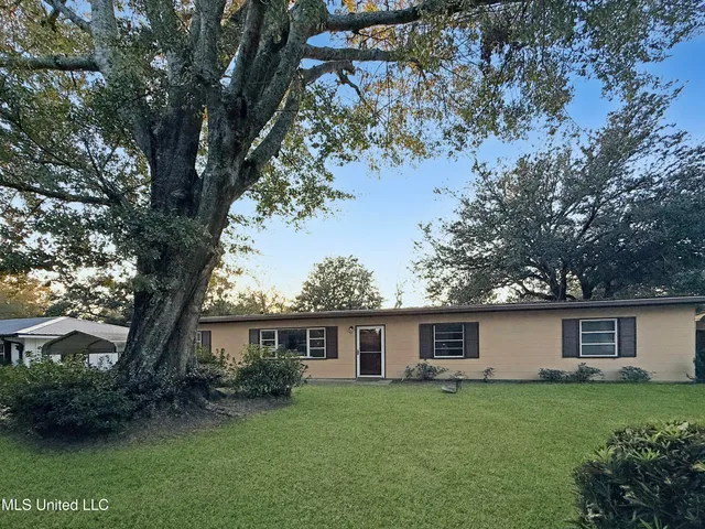 $2,350 | 311 Holcomb Boulevard, Ocean Springs, MS 39564