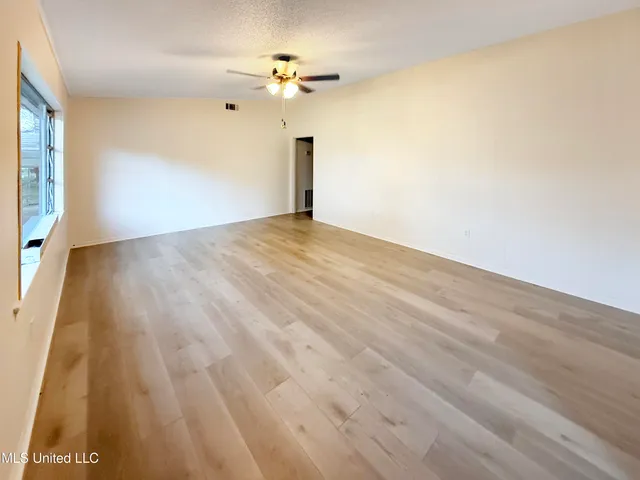 $2,350 | 311 Holcomb Boulevard, Ocean Springs, MS 39564