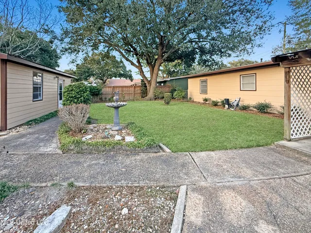 $2,350 | 311 Holcomb Boulevard, Ocean Springs, MS 39564