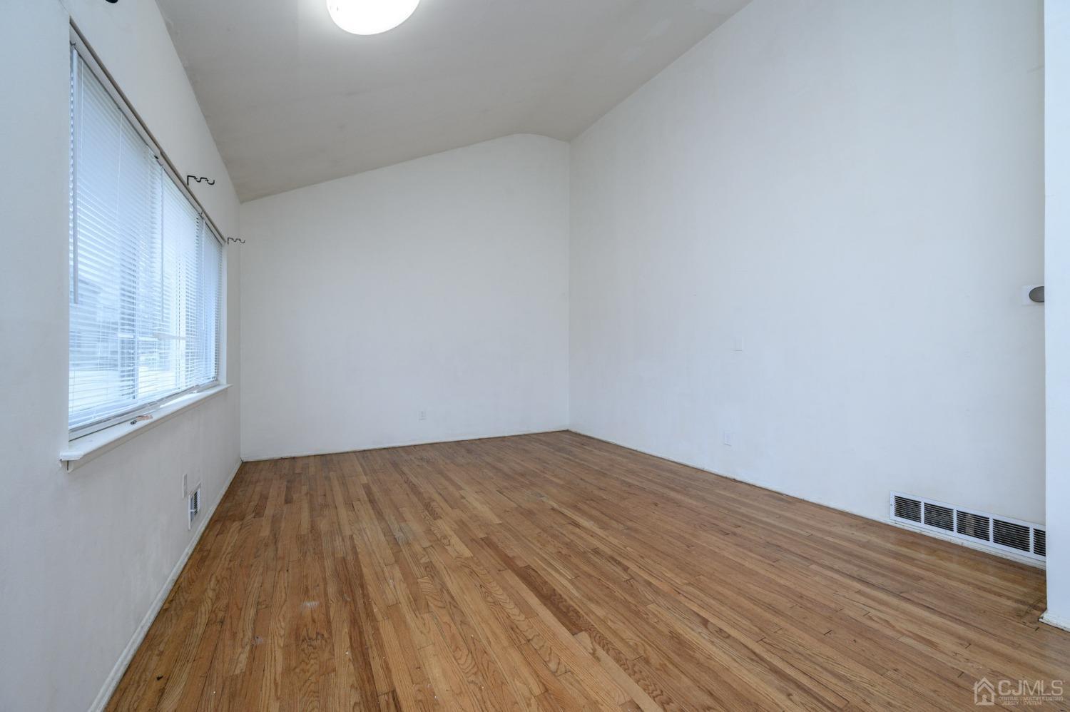 186 Central Avenue Edison, NJ 08817 - Photo 15 of 32 a view of empty room with wooden floor