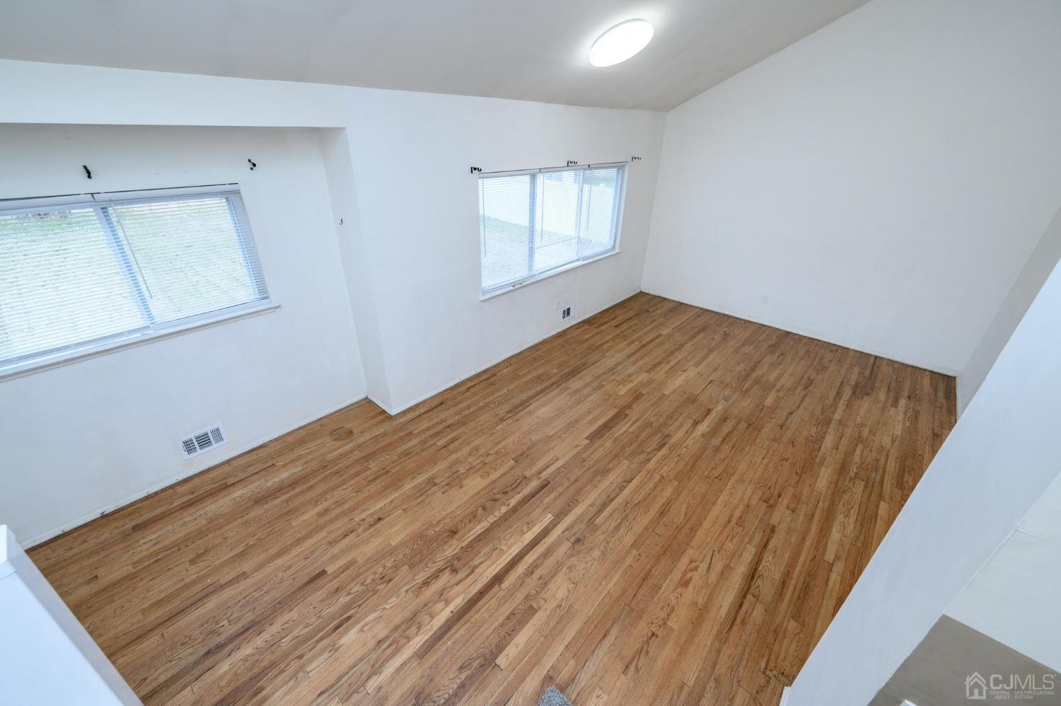 186 Central Avenue Edison, NJ 08817 - Photo 18 of 32 an empty room with windows