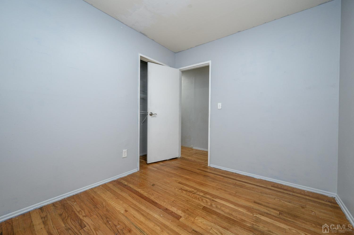 186 Central Avenue Edison, NJ 08817 - Photo 23 of 32 a view of an empty room