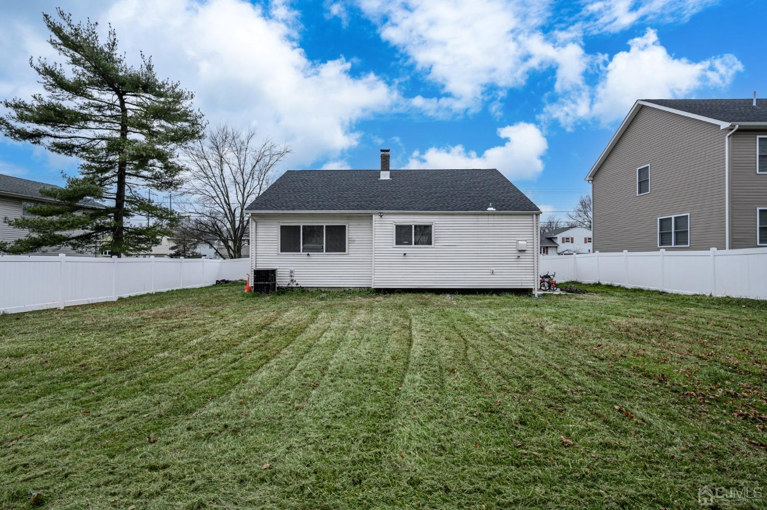186 Central Avenue Edison, NJ 08817 - Photo 28 of 32 a front view of a house with a garden