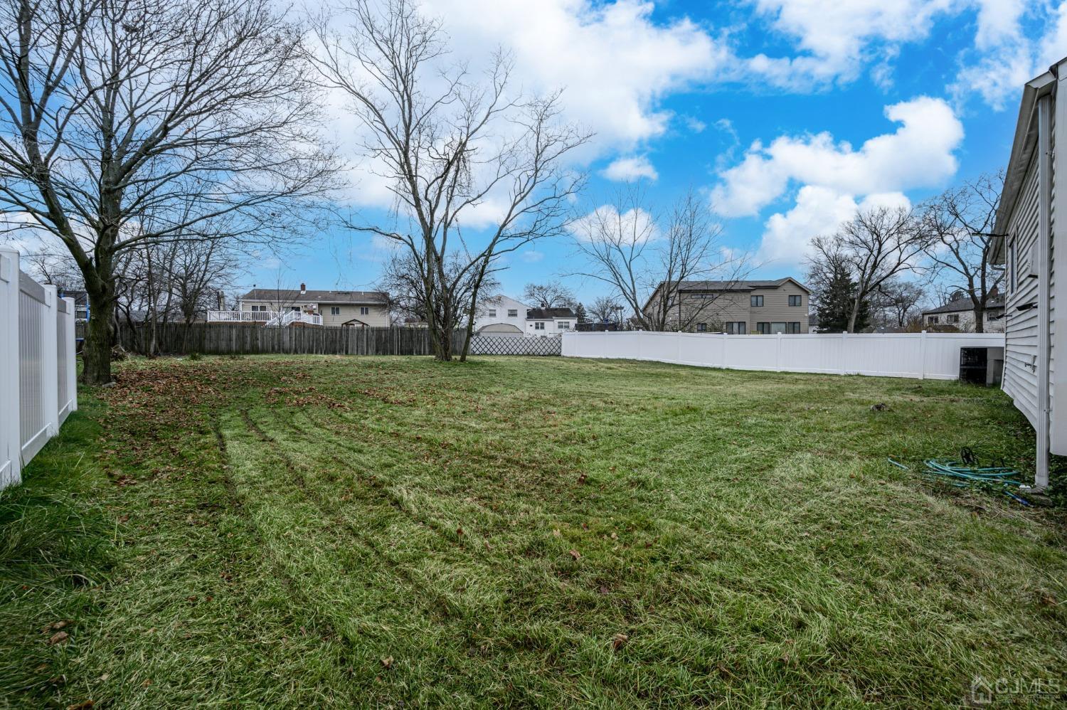186 Central Avenue Edison, NJ 08817 - Photo 31 of 32 a view of a yard with a house