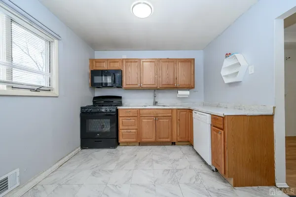 $3,050 | 186 Central Avenue, Edison, NJ 08817