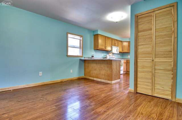 308 East Rising Street Davison, MI 48423 - Photo 9 of 40 21142858-8.JPG