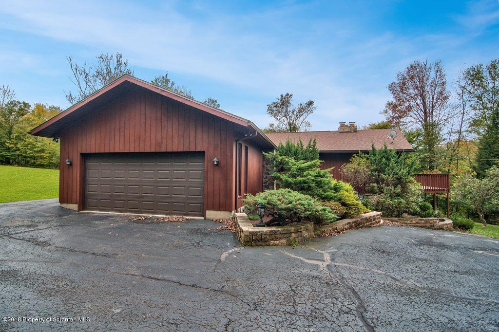 8 Leggs Road Moscow, PA 18444 - Photo 4 of 53 Gallery Image 4