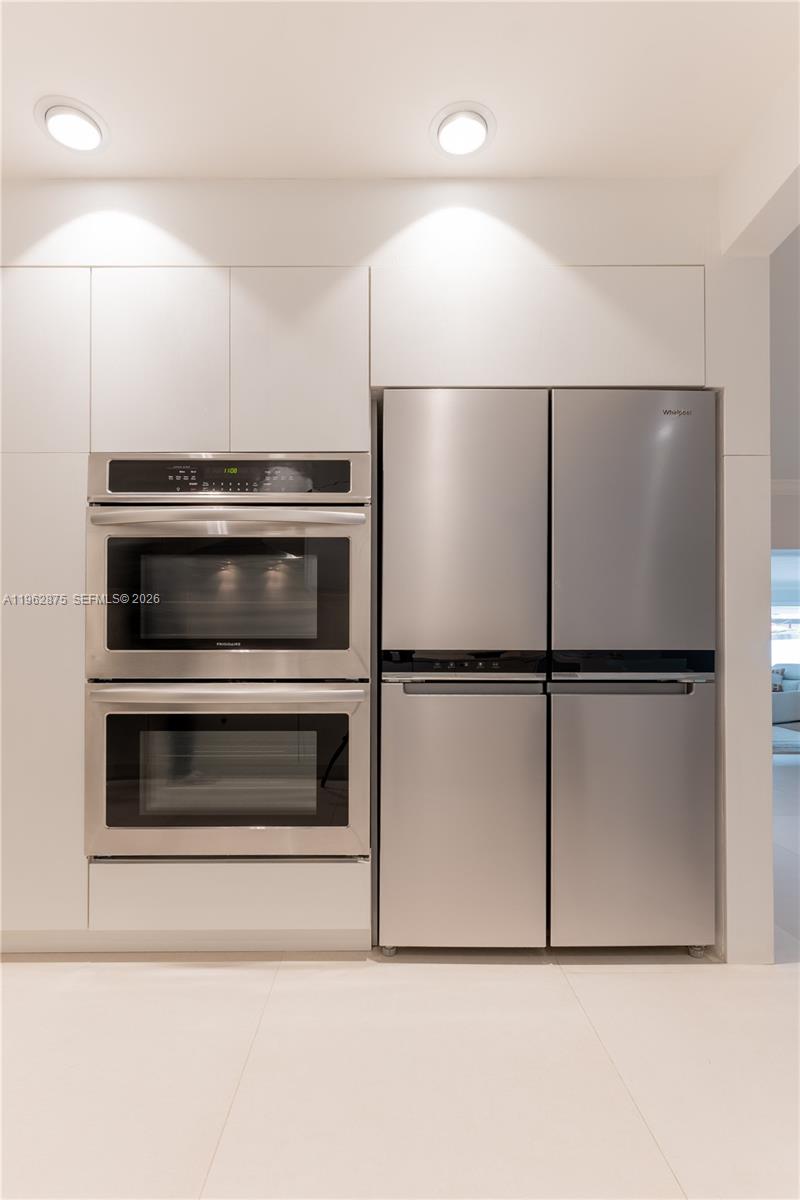 7300 Southwest 77th Avenue Miami, FL 33143 - Photo 15 of 48