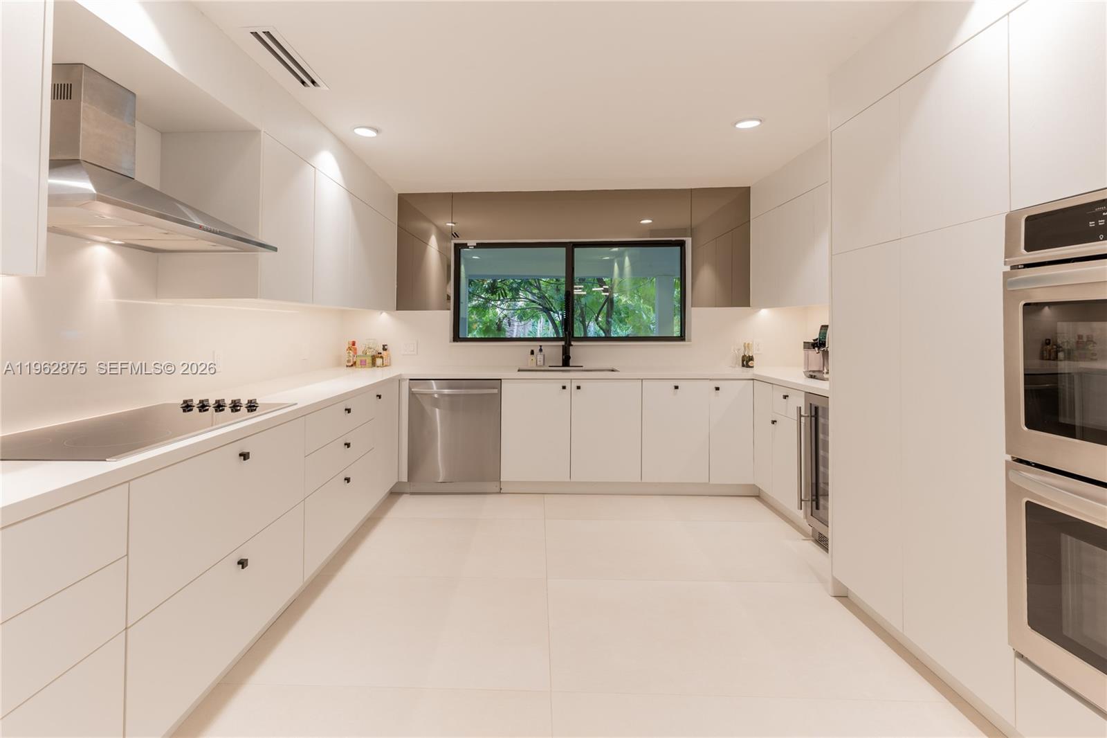 7300 Southwest 77th Avenue Miami, FL 33143 - Photo 6 of 30