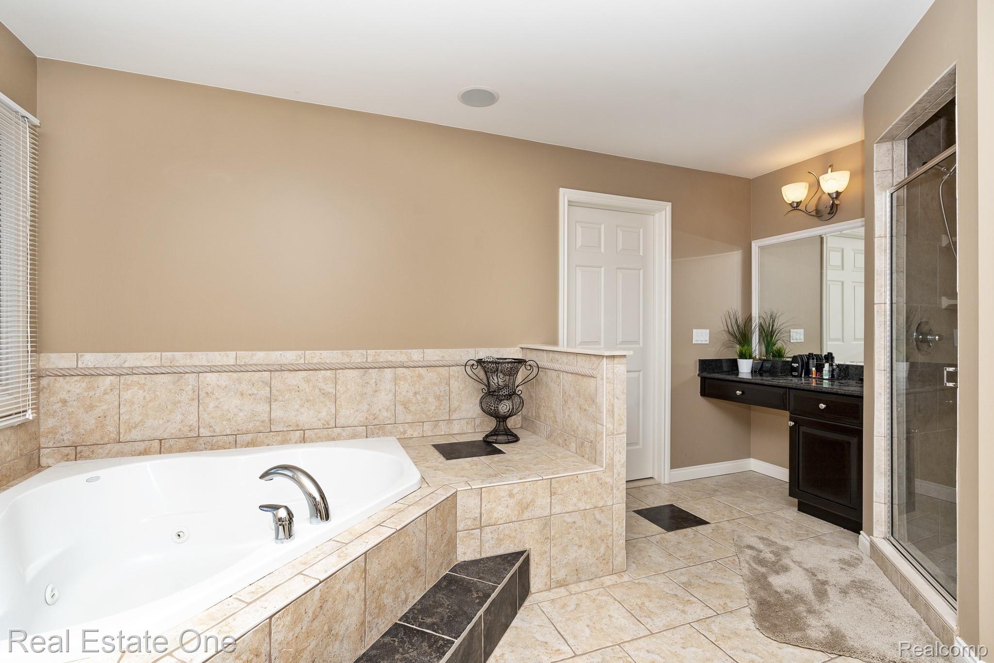 679 Quarry Drive Rochester, MI 48306 - Photo 32 of 54 679 Quarry MLS-W072.jpg