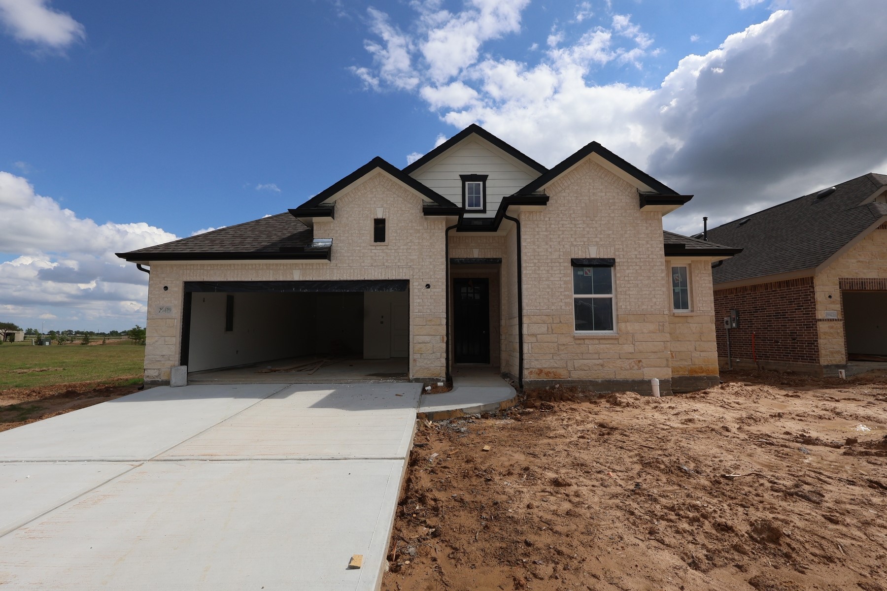 29419 Suncreek Rnch Court Waller, TX 77484 - Photo 2 of 22 One story home with 3 beds, 2.5 baths, and 3 car tandem garage