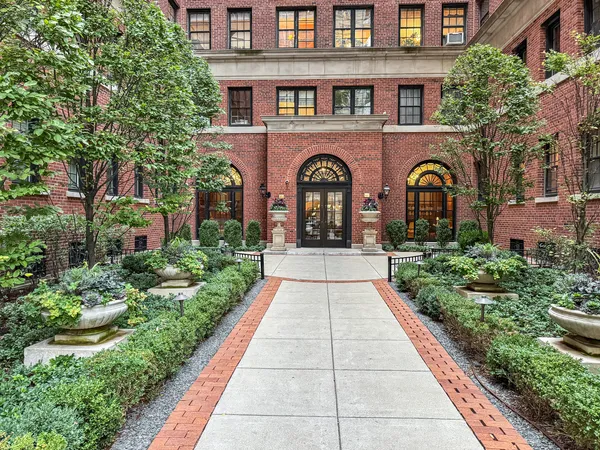 $337,000 | 400 West Deming Place, Unit 3L, Chicago, IL 60614