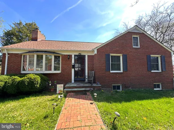 $3,295 | 6943 Essex Avenue, Springfield, VA 22150