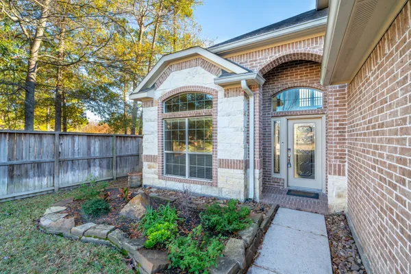 $2,600 | 138 Magnolia Grove Lane, Conroe, TX 77384