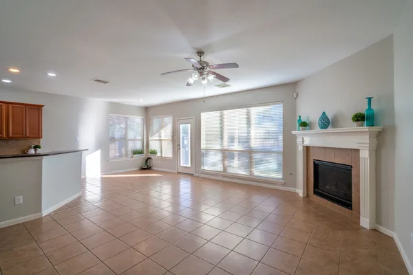 $2,600 | 138 Magnolia Grove Lane, Conroe, TX 77384