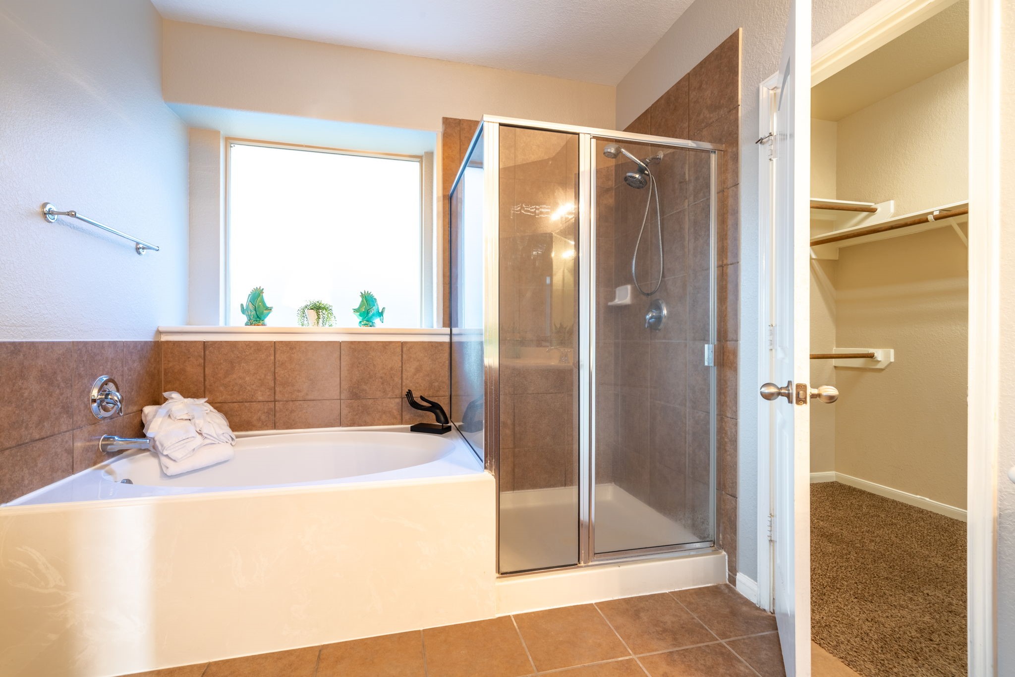 138 Magnolia Grove Lane Conroe, TX 77384 - Photo 23 of 43 a bathroom with a tub and shower