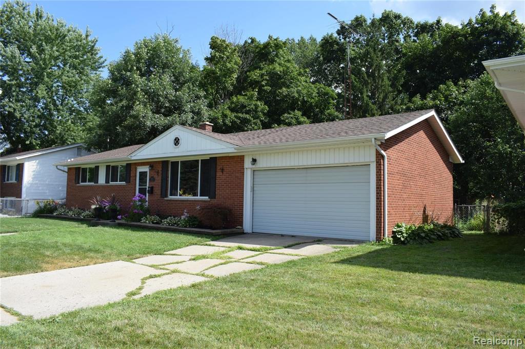 803 North Road Fenton, MI 48430 - Photo 3 of 24