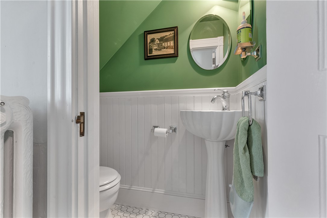 3 Sycamore Street Newport, RI 02840 - Photo 16 of 41