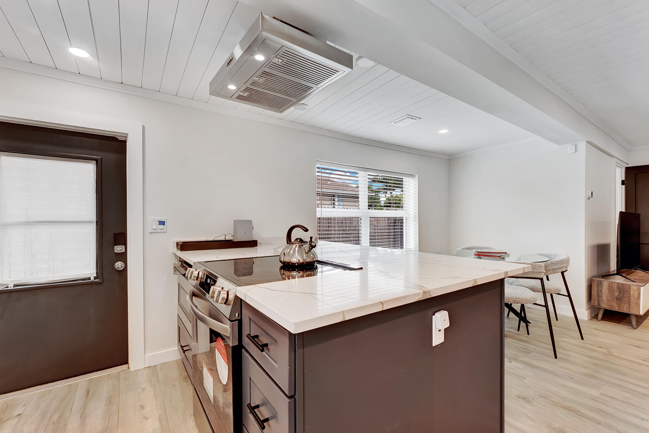 320 Northwest 3rd Avenue Delray Beach, FL 33444 - Photo 14 of 28 Island