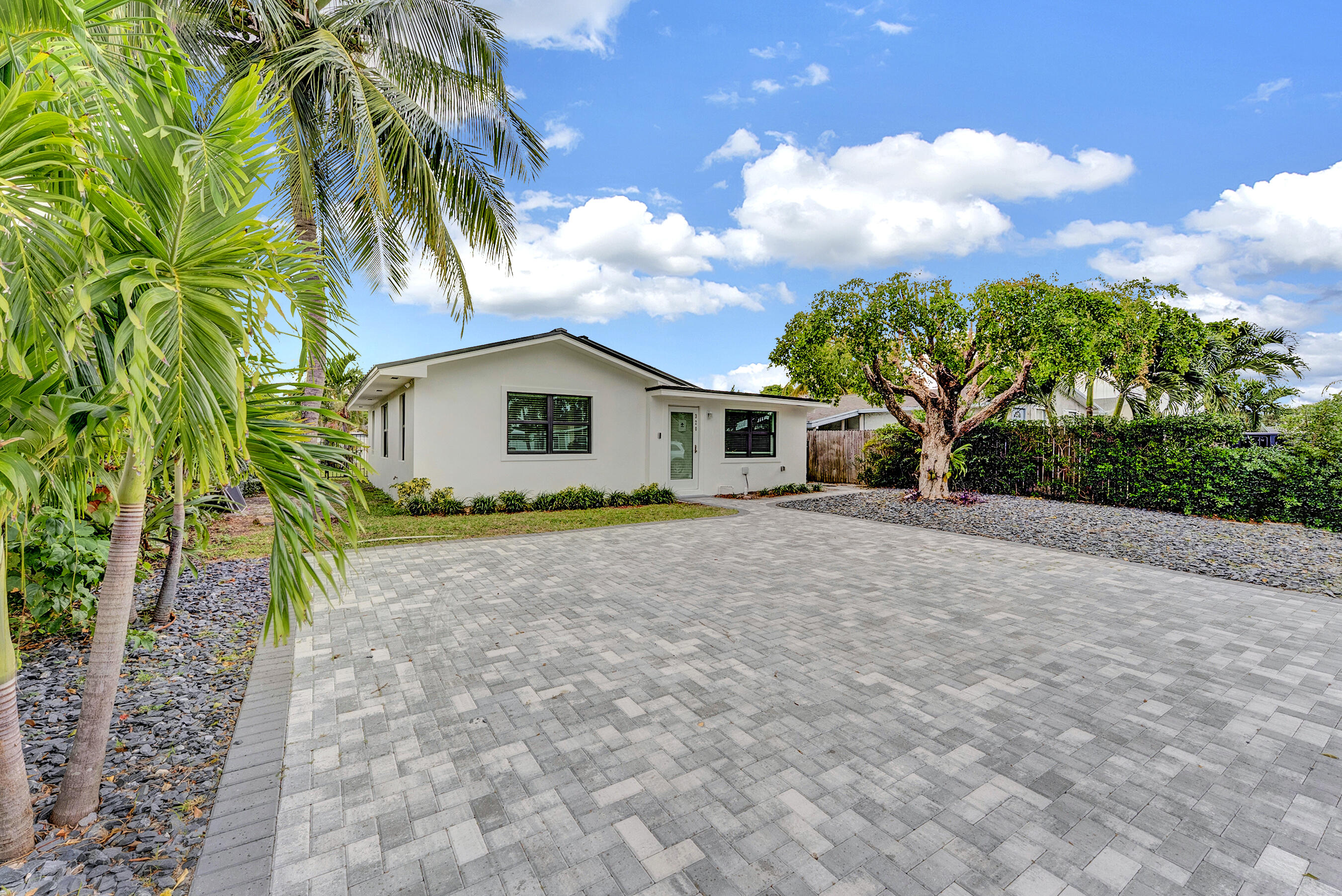 320 Northwest 3rd Avenue Delray Beach, FL 33444 - Photo 3 of 28 Front