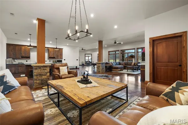 $4,250,000 | 2447 Highway North, Bismarck, MO 63624