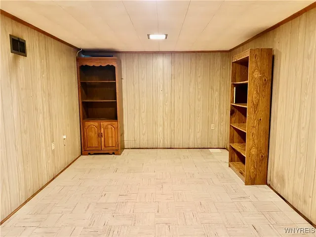 $179,900 | 445 Reiman Street, Cheektowaga, NY 14212