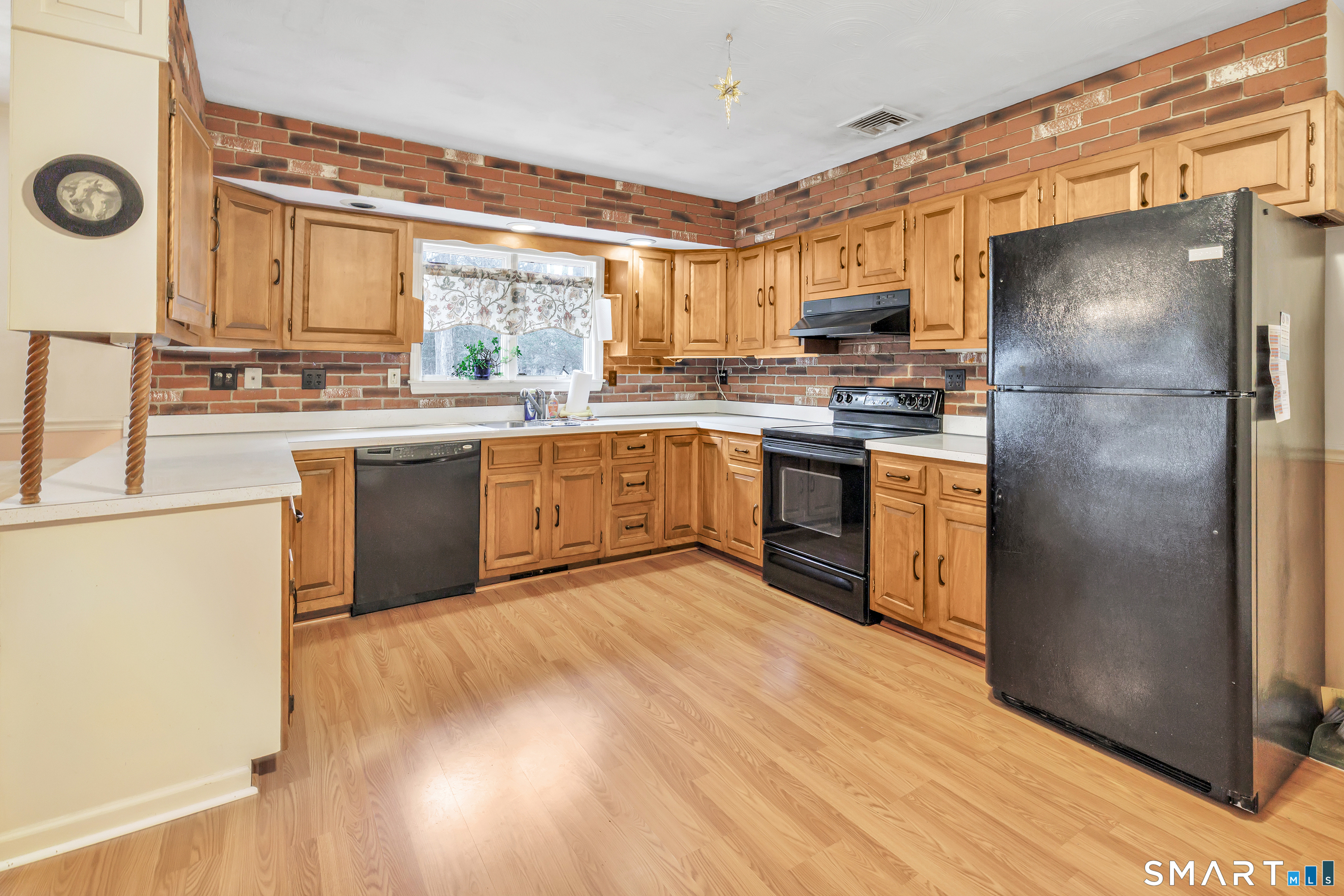 922 Baldwin Road Woodbridge, CT 06525 - Photo 4 of 37