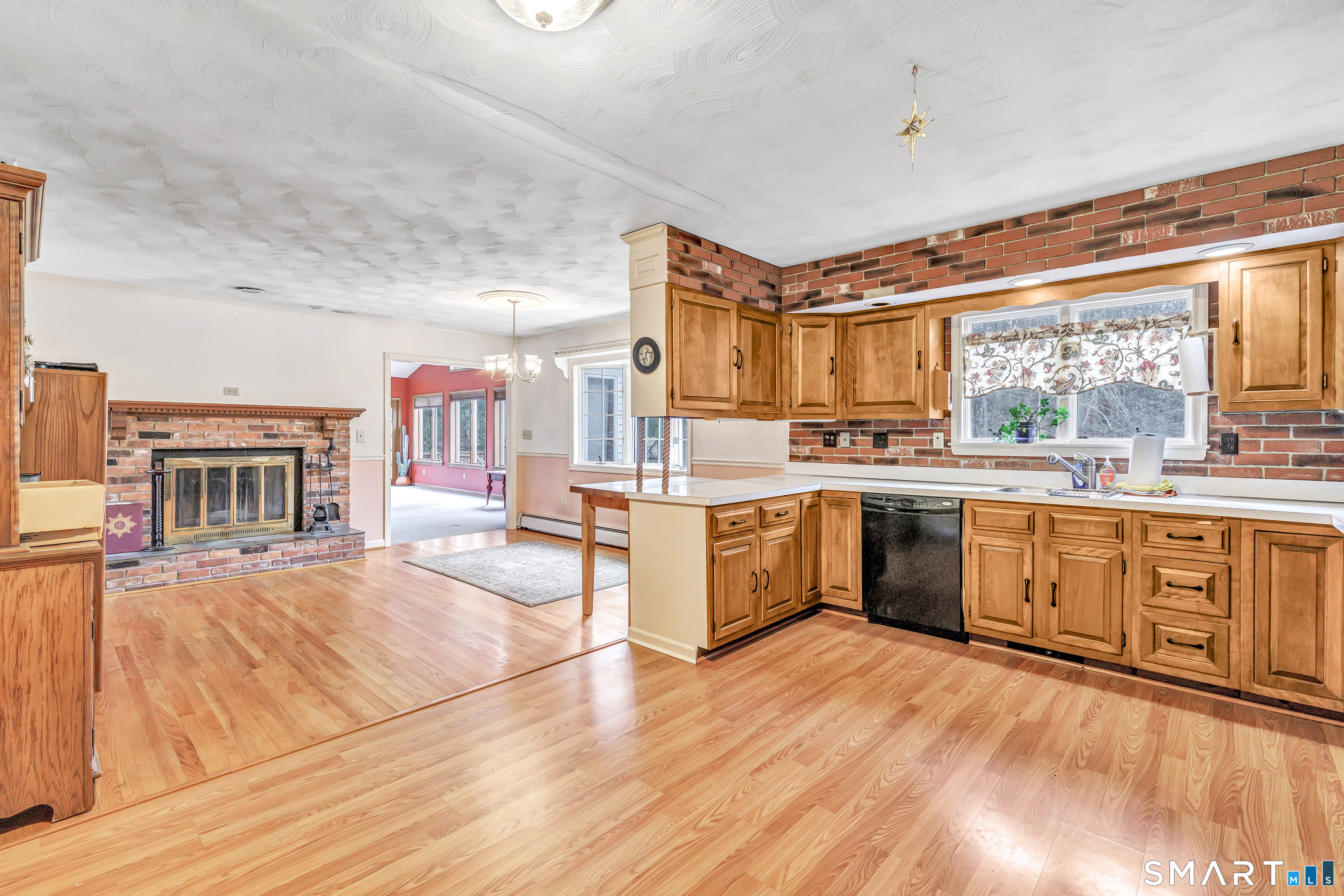 922 Baldwin Road Woodbridge, CT 06525 - Photo 5 of 37