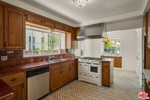 $3,800,000 | 417 11th Street, Santa Monica, CA 90402