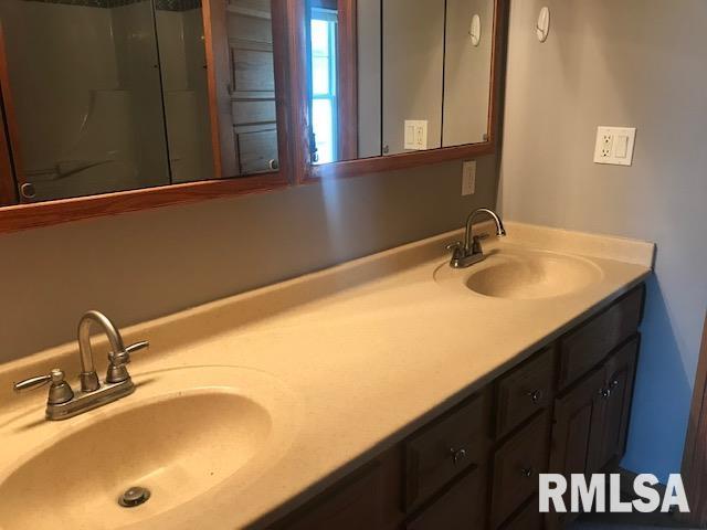 827 Decatur Street Lincoln, IL 62656 - Photo 12 of 17 Gallery Image 12