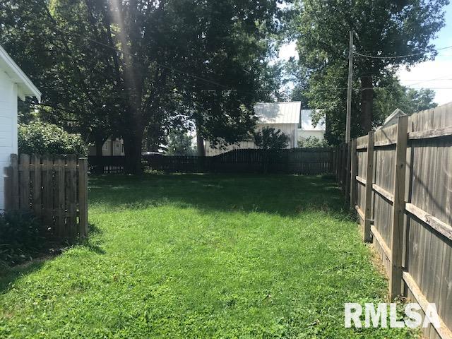 827 Decatur Street Lincoln, IL 62656 - Photo 16 of 17 Gallery Image 16
