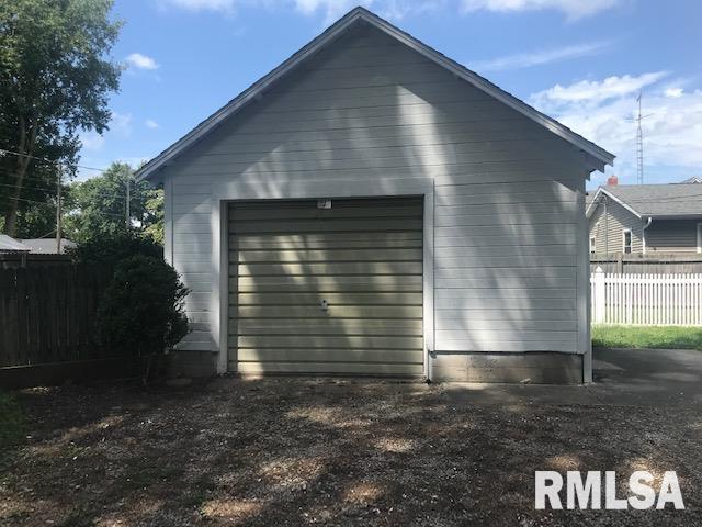 827 Decatur Street Lincoln, IL 62656 - Photo 17 of 17 Gallery Image 17