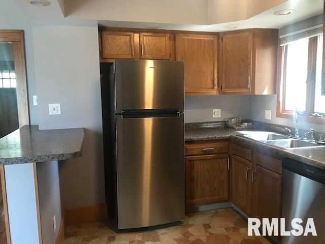 827 Decatur Street Lincoln, IL 62656 - Photo 4 of 17 Gallery Image 4
