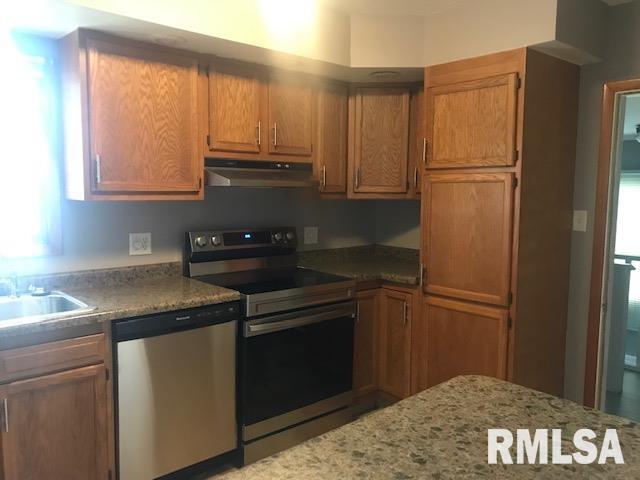 827 Decatur Street Lincoln, IL 62656 - Photo 6 of 17 Gallery Image 6
