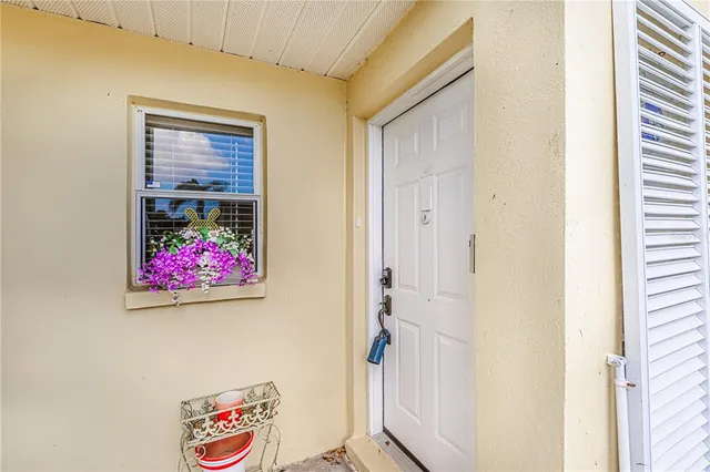 a very nice looking room with a hallway