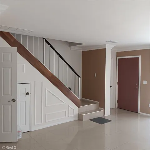 a close view of chair and table