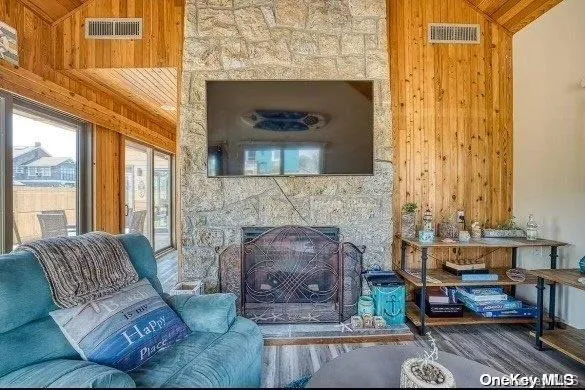 $8,000 | 332 Dehnhoff Walk, Ocean Beach, NY 11770